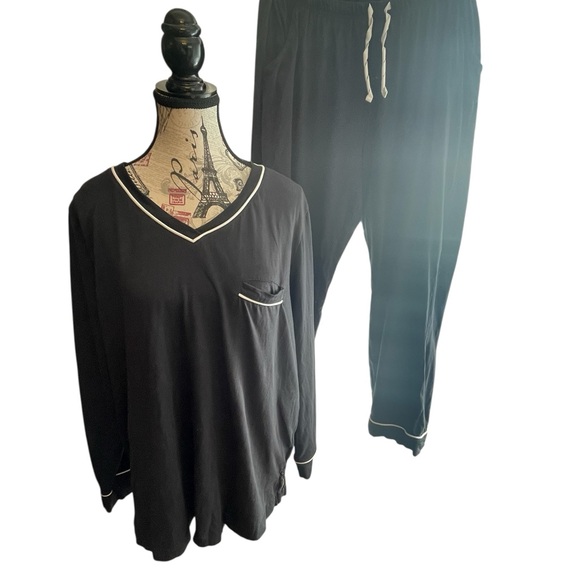 Chic Black Pajama Set with White Accents - Picture 3 of 13